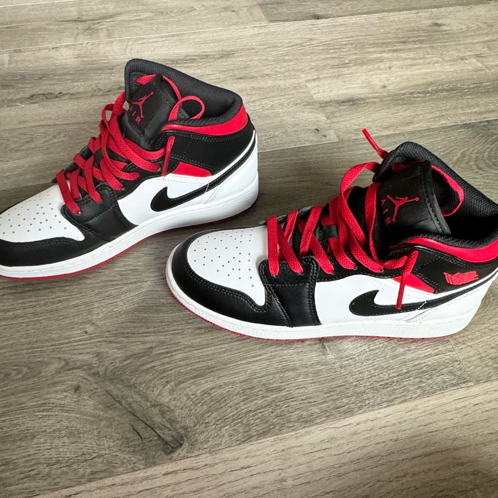 Air Jordan Mid 1 - Picture 2 of 16